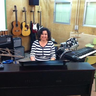 lauritacruz16's profile picture. A smile a day keeps the doctor away. Mami, profe de música (y de lo que haga falta)☺️