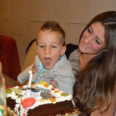 danaetouss's profile picture. #Instagram : danae0910
#facebook : Danaé Jah Gaïa
⚠No love , No problem⚠
je bois mon verre à la tienne , que ma réussite soit ta haine ✌