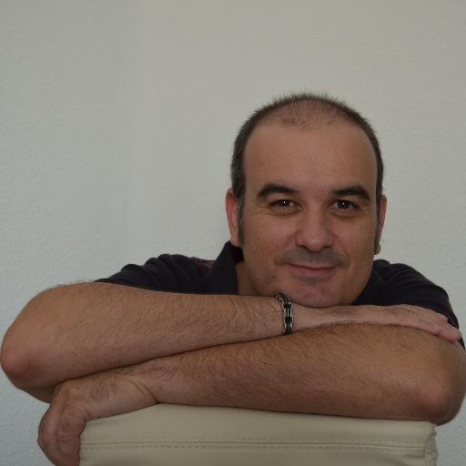 Repleto de defectos, solo intento ser cada día un poco mejor.
Intereses: música, literatura, juegos de mesa, cine, aprender...
#QueParenEstaEspañaQueYoMeBajo