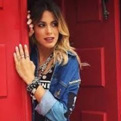, Amo a @TiniStoessel , , ,            Sempre   ❤TINISTA❤  , Amoooo , Violetta , :)