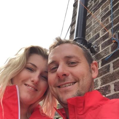 Im 38 years old have an amazing fiancée and 5 beautiful childrenand i love football, chelsea, cricket, tennis, collecting subbuteo and my ace family!