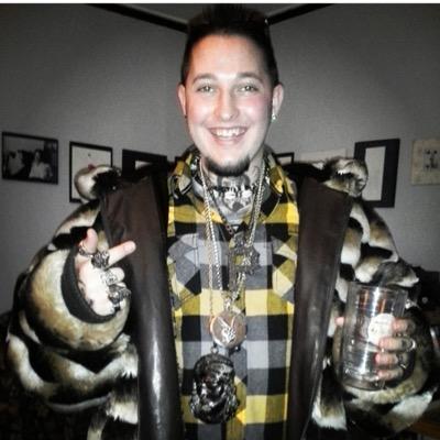 PHoodsey's profile picture. I like to write lyrics,make music,DJ,have fun with friends and throw party's