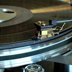 Blogger about Hifi and Music. Turntables, Vinyl, and Photography.