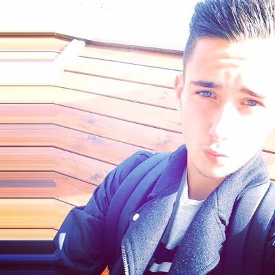 Gamer, 16 yo // Joueur Compétitif COD // FA // PSN // 4 LAN // OP