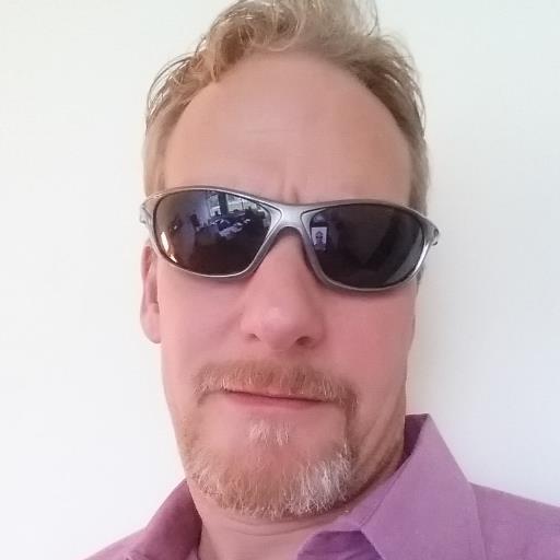 #Experienced #tradeshow guy @BlueHiveInc., father of three, ski junkie, wannabe #golfer and @VanMorrison's biggest fan.