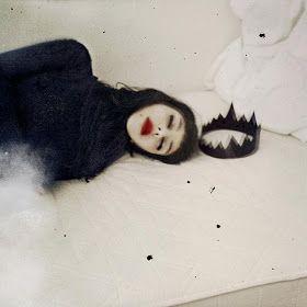 Aun quemandose en su propio infierno,es capaz de sonreír como si su vida fuera un paraíso. • Anónima • Gorda♡• Dormir, lo único que esta bien.