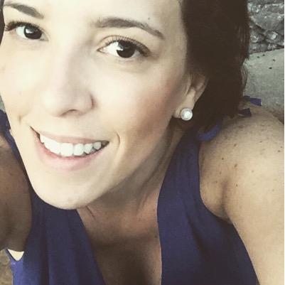 Enamorada de la vida, divorciada d la tristeza, casada con la felicidad , amante d la alegria y d vez en cuando besando a la locura ;)
