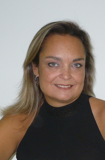 Logopeda. Locutora y productora de radio en https://t.co/EkXT3x4YMb Amante y practicante del teatro desde la butaca,las tablas y tras bambalinas.