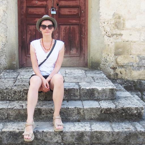 PoonYongLin's profile picture. Злой графический дизайнер.