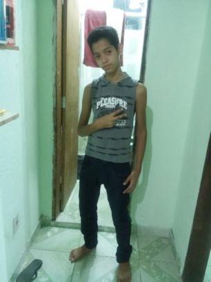 Amizade não é magoar
É incentivar,não é critica
É apoiar,não é humilhar
É defender,não é jugar
É aceitar,não é esquecer
É perdoar.
