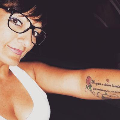 LauroCarolina's profile picture. i dolori forti sono quelli che non puoi urlarli 😔😔😔