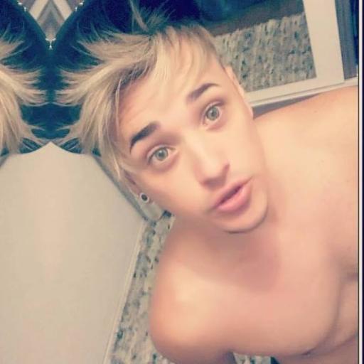 ~ X O Menino dos teus sonhos! e

- Sigam-me OS bOns!  ;)