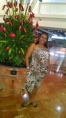 Soy una persona alegre y servicial, que me entrego con todo lo que hago porque lo hago como para Dios, tengo una hermosa familia , dos preciosos hijos .