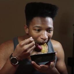 EtikasNoodles's profile picture. its not a booger i swear