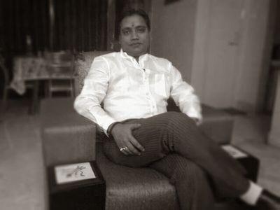 Kabhi sokh si hai.....kabhi gumgeen si hai....ye baarishen bhi bilkul mere yaar si hai.....!!!!!