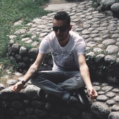 romainql's profile picture. Digital Designer