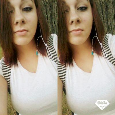 katty_qv's profile picture. The fragile, the broken, sit in circles unspoken.