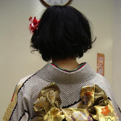 絵を描くこと、音楽鑑賞、洋服が好きです。