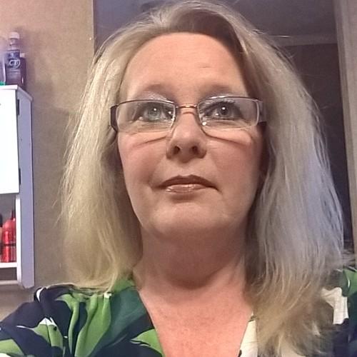 I am just a normal girl with 3 grown children,2grandchildren, and big dreams! Younique fit my lifestyle! Try it for yourself!