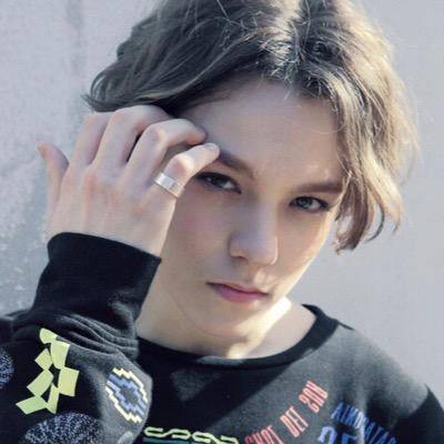 Sey the name SEVENTEEN!!! I'm Hansol Vernon Chwe bot. U know about seventeen? Welcome to the Vernonworld. ようこそバーノンワールドへ。