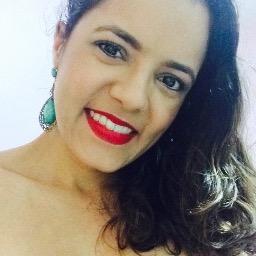 Mineirinha morando no Rio. Mestre em Engenharia de Software e funcionária pública.