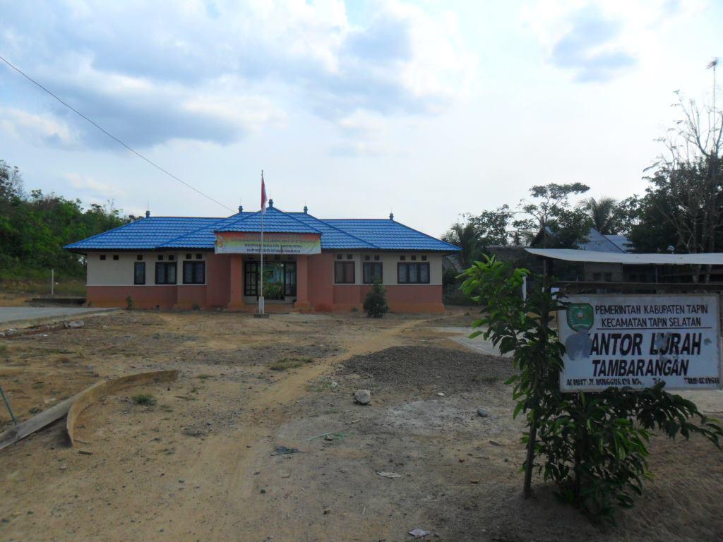 Tambarangan adalah sebuah kelurahan di
kecamatan Tapin Selatan, Kabupaten Tapin,
Kalimantan Selatan, Indonesia.