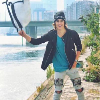 YourFavSmiles's profile picture. DM us suggestions- include the picture you want us to post!