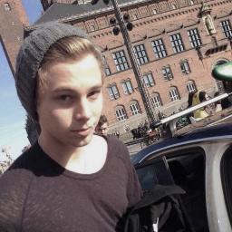 you got a free follow from @abstraect because im in a good mood today :)