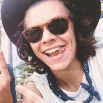 directmessage4u's profile picture. Oh hi beautiful!    We're here to help you.
Follow and make sure you have notifications on! Also, follow @TeresaUrsetta and @megan_daoust }Owners.ت{