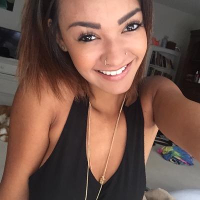 trinnnaholmes's profile picture. All I care about is pizza ☯