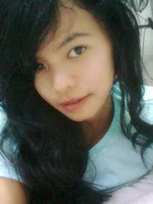 etisusanti17's profile picture. 