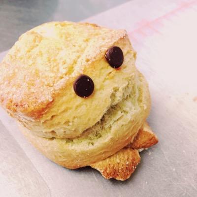 手作りｽｺｰﾝ･ﾏﾌｨﾝ･焼き菓子･ｽﾑｰｼﾞｰ等の販売を行っています。ご予約・お問合せはお電話にて承ります。［営業時間］10:00-20:00［定休日］なし［電話番号］0988975807 コザ店 ↪︎ @nicoli_koza4︎ BROCANTE ↪︎ @BrocanteMuffin