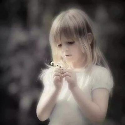 VrqmmzJWdEoGhcZ's profile picture. ‏‏‏‏‏لمْ اعشقِ السفرَ نحوَ المجهولِ ولنْ ..
ولكنڪَ جُنِنتَ بـﮩﮧِ ! 
فَبآدرتُڪَ بالجُنون . . حَتـﯽ الند۾ ¡  # دُموعُ اليقظَﮪ
 (لطفاً:يُمنعُ سرقةُ كلمآتي)