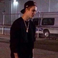 xThoughtOfYoux's profile picture. Everyone comes with scars, but you can love them away