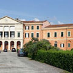 Situato all'interno del complesso I Casini d'Ardenza, questa Dimora d'Epoca vi attende con le sue splendide camere affrescate ed accoglienti.