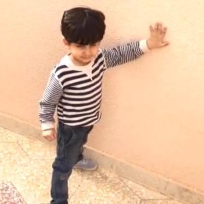 متزوجة وأم لخمسة أطفال ، أحب عائلتي وأحب أمي وإخوتي وأخواتي ، وأفتقد والدي كثيراً . أسأل الله ان يجمعنا به في الجنة