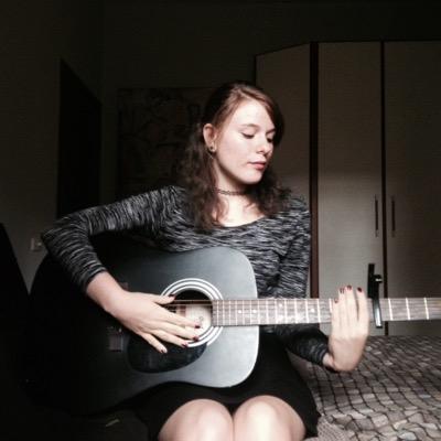 āŖ An artist who is trying to spread the art and who has a YouTube channel // I love music that makes me feel something // stay tuned! āŖ