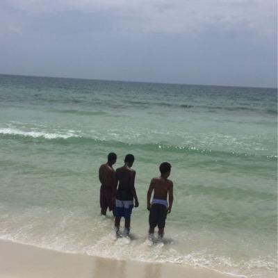 ralewi_'s profile picture. 