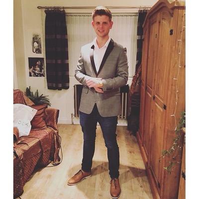 Hi my name is Martin, at the age of 17 I bought my first car (Peg 206), recently turned 19 and drive an R8. I trade for living and sell my signals at £50pm.