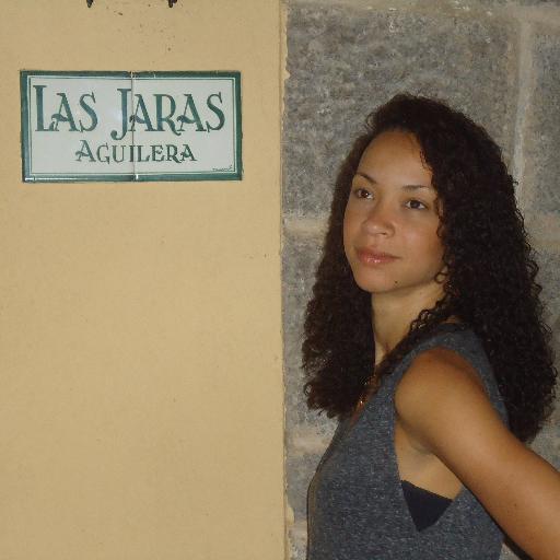 Carioca da Gema,31 anos,Casada,apaixonada por Moda,último ano de Adm, aventurando-se em economia e investimentos.Adoro dançar,e dar belas caminhadas ao ar livre