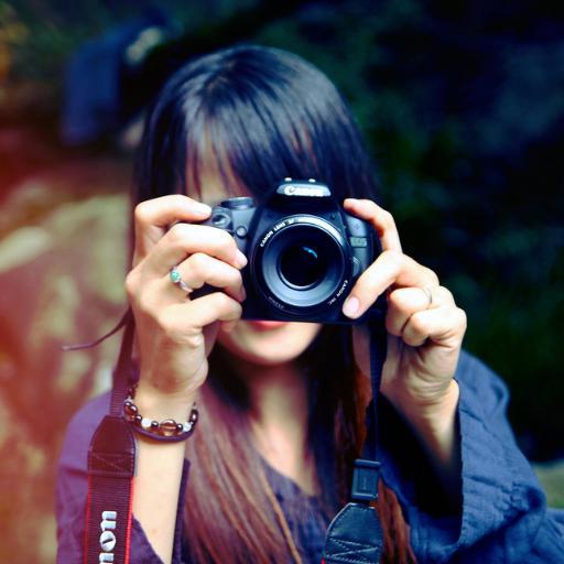 I love photography! Its my passion. ☺ Avid dreamer with a taste for the visual arts, always with her head in the clouds.