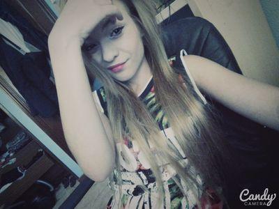 EstherZm96's profile picture. muchos están de mas y a otros se les echa de menos.