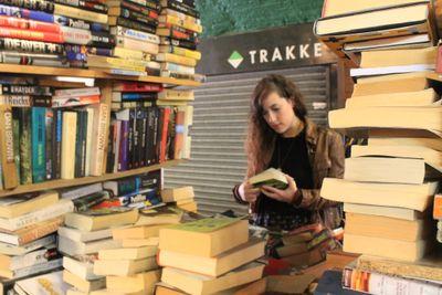 Doctora en #Educación (UAB) e investigadora en #LIJ. UPV/EHUko irakaslea, #HGL eta Heziketa Literarioaren inguruan ikertzen dut. #ChYALit #PhD