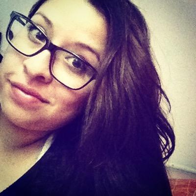 Comunicologa Publicista. Amo ver pelis, escuchar Musica y el chocolate, amo a los perros...Amo la vida 3