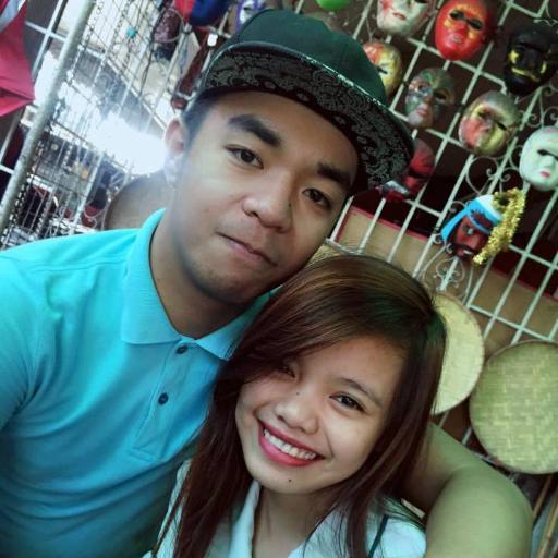 It takes only a minute to get a crush on someone, an
hour to like someone, and a day to love someone-but it
takes a lifetime to forget someone.:)) 18 :)