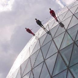 A film by @CraigLowyFilms featuring the brilliant choreographer Elizabeth Streb, 32 daredevil dancers, and a half dozen of London's most beloved landmarks.