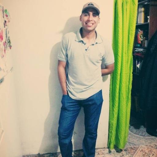 FacilSantucho's profile picture. Soy el facil de las nenas feas ♥