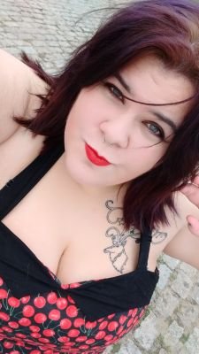 TheRosa_ck's profile picture. Viking de bolso, criativa, amante de animais, instável e imprevisível. Sou legal, sério. Puxe a cadeira, vamos conversar sobre qualquer coisa.