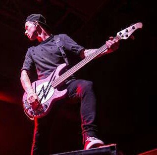 justinhillx's profile picture. Bassist of post-hardcore band Sleeping W/ Sirens