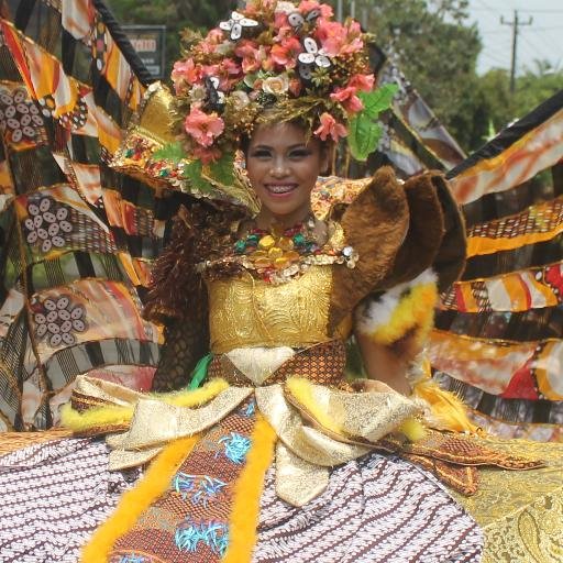 make up-MCing-kamboja jaya managemen-saven a plus managemen- tim karnaval FT UNY